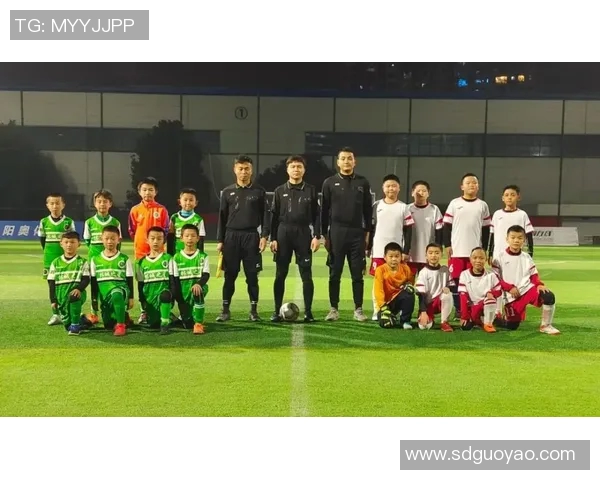 酒吧设计灵感来源于足球明星的魅力与风格探讨